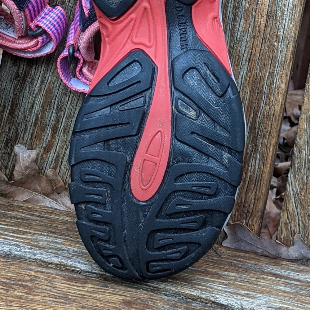 ABEO woman's outdoor sandles w/ enclosed toe. - Picture 9 of 9